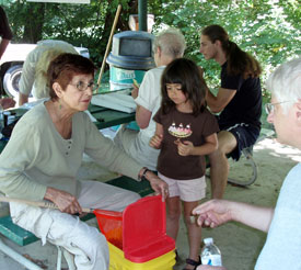 getting crayfish from bucket